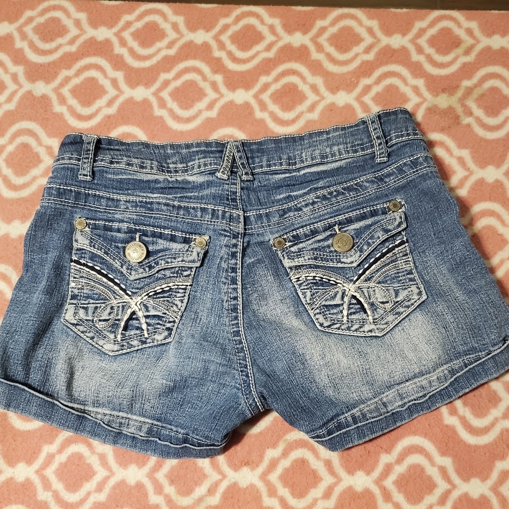 WallFlower Shorts Size 3 junior - Picture 2 of 4